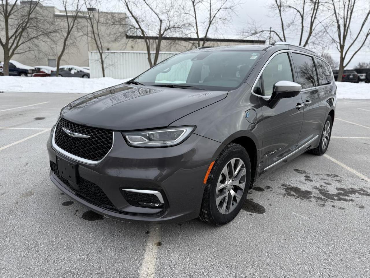 2023 Chrysler Pacifica Hybrid Pinnacle 2WD Photo0