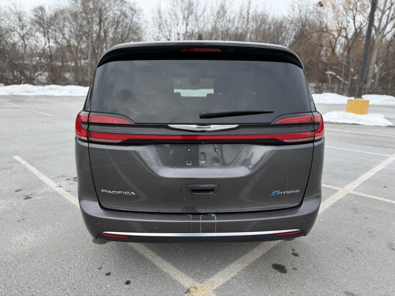 2023 Chrysler Pacifica Hybrid Pinnacle 2WD Photo4