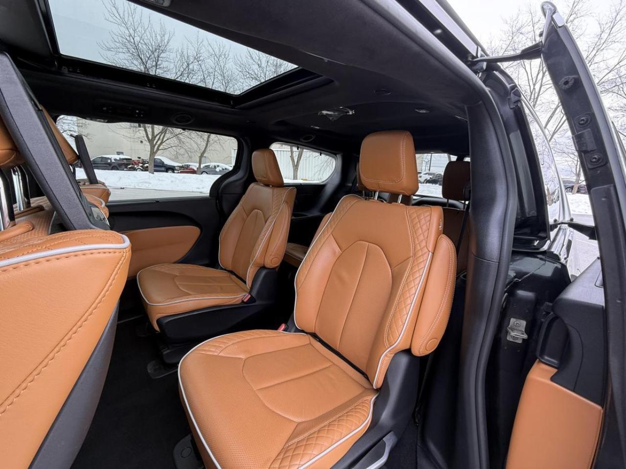 2023 Chrysler Pacifica Hybrid Pinnacle 2WD Photo