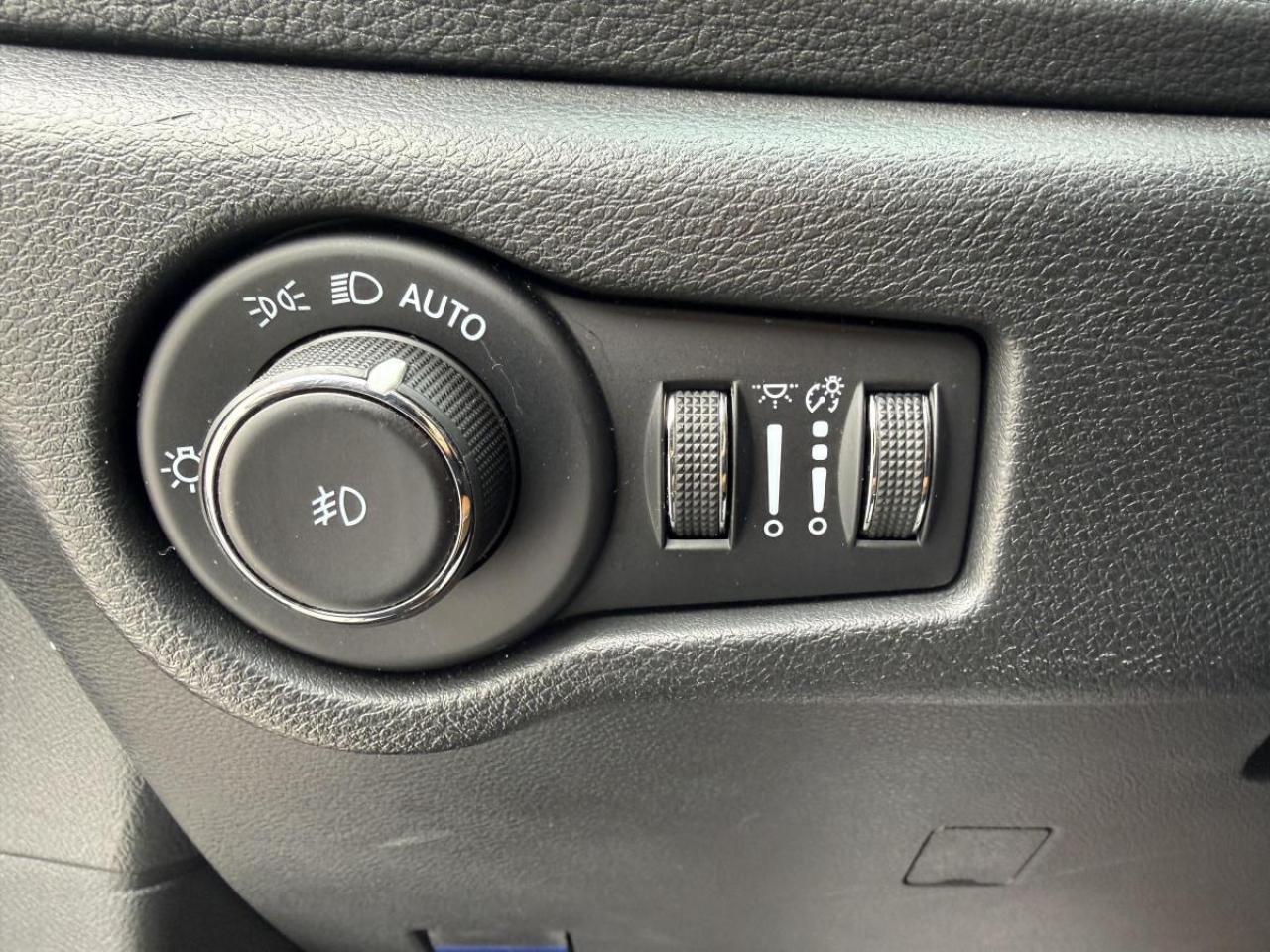 2023 Chrysler Pacifica Hybrid Pinnacle 2WD Photo