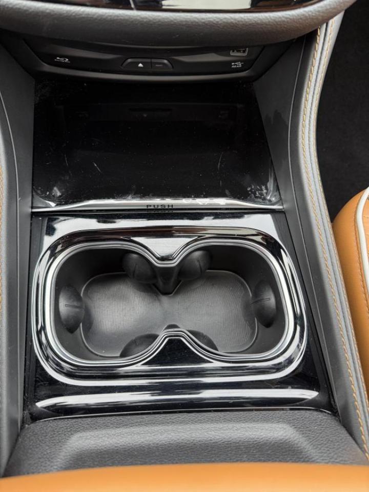 2023 Chrysler Pacifica Hybrid Pinnacle 2WD Photo