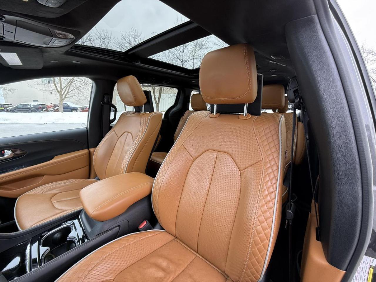 2023 Chrysler Pacifica Hybrid Pinnacle 2WD Photo