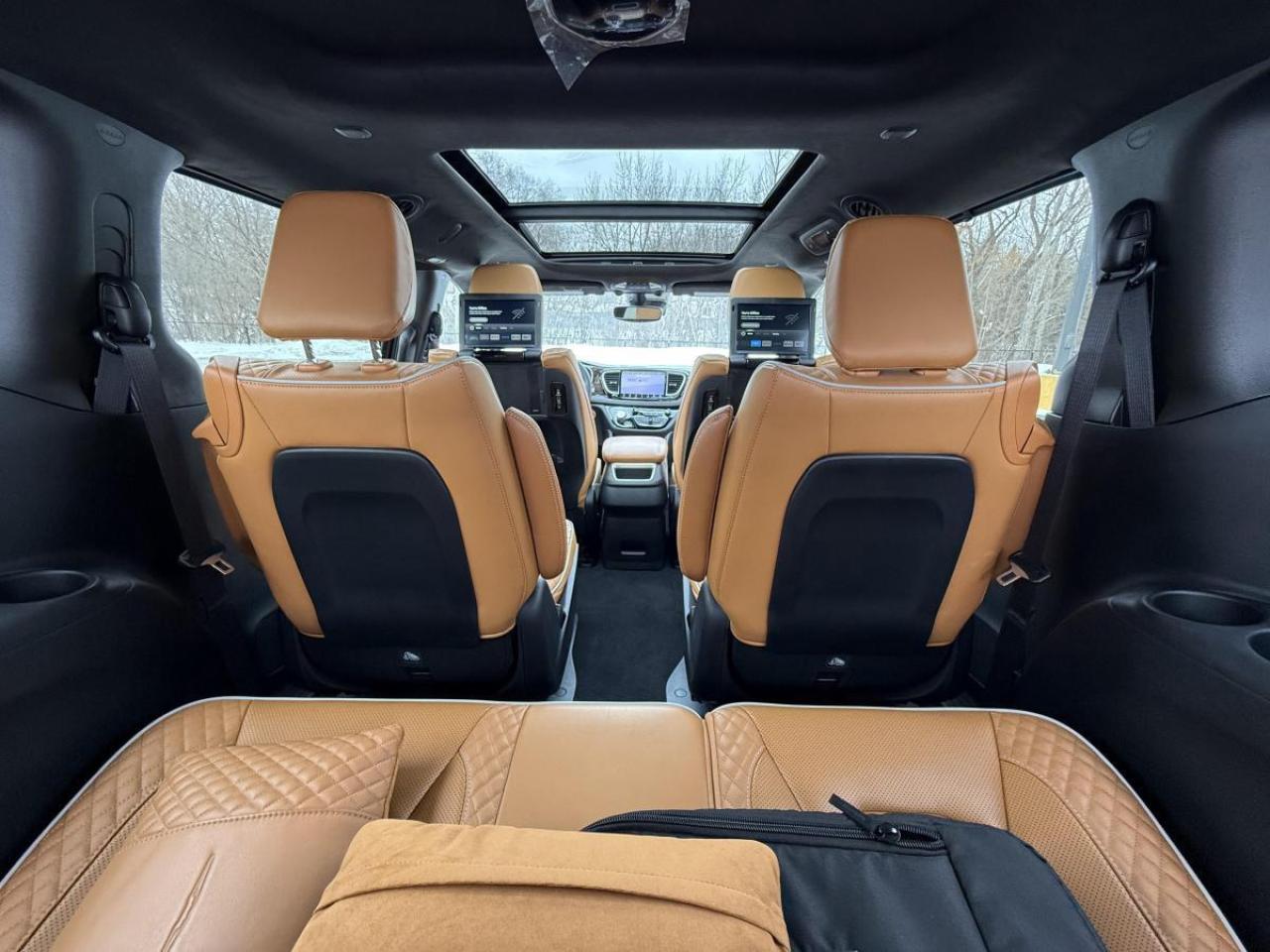 2023 Chrysler Pacifica Hybrid Pinnacle 2WD Photo