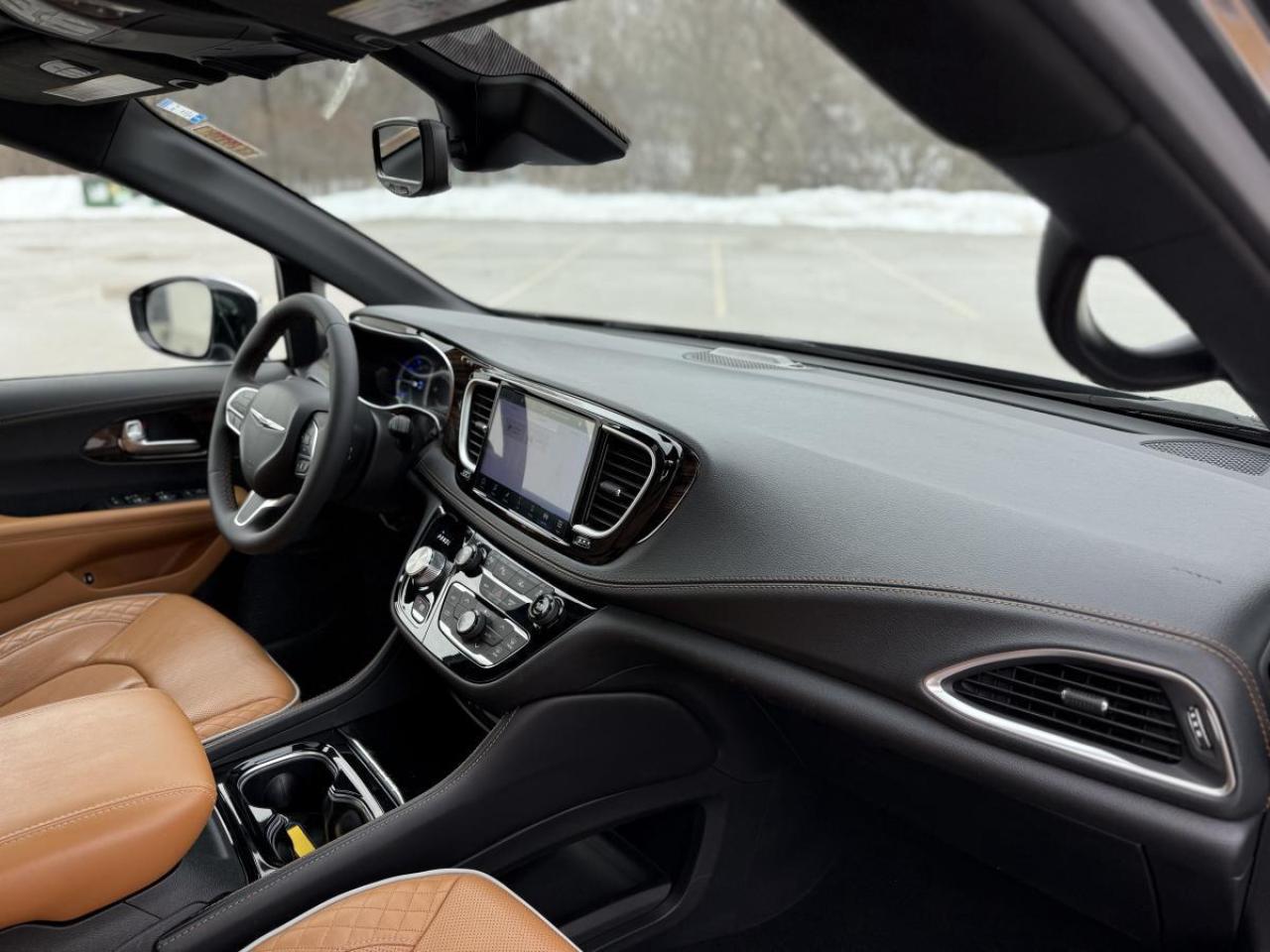 2023 Chrysler Pacifica Hybrid Pinnacle 2WD Photo