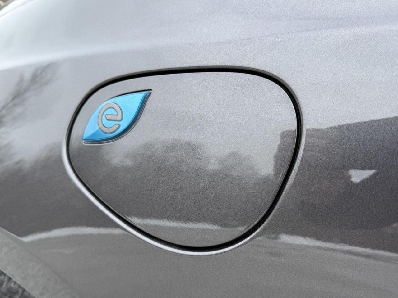 2023 Chrysler Pacifica Hybrid Pinnacle 2WD Photo