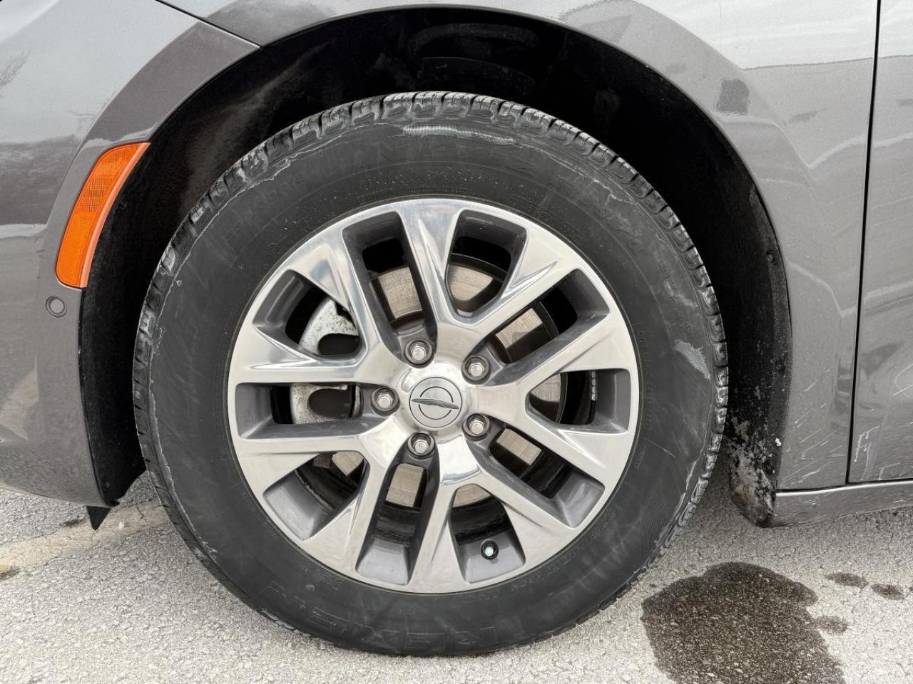 2023 Chrysler Pacifica Hybrid Pinnacle 2WD Photo