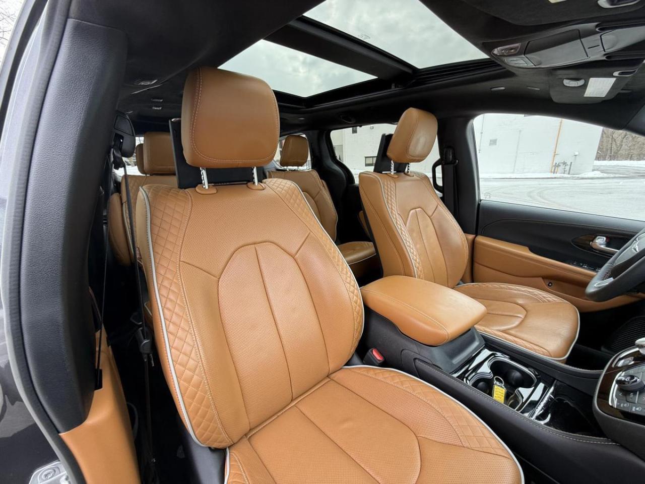 2023 Chrysler Pacifica Hybrid Pinnacle 2WD Photo