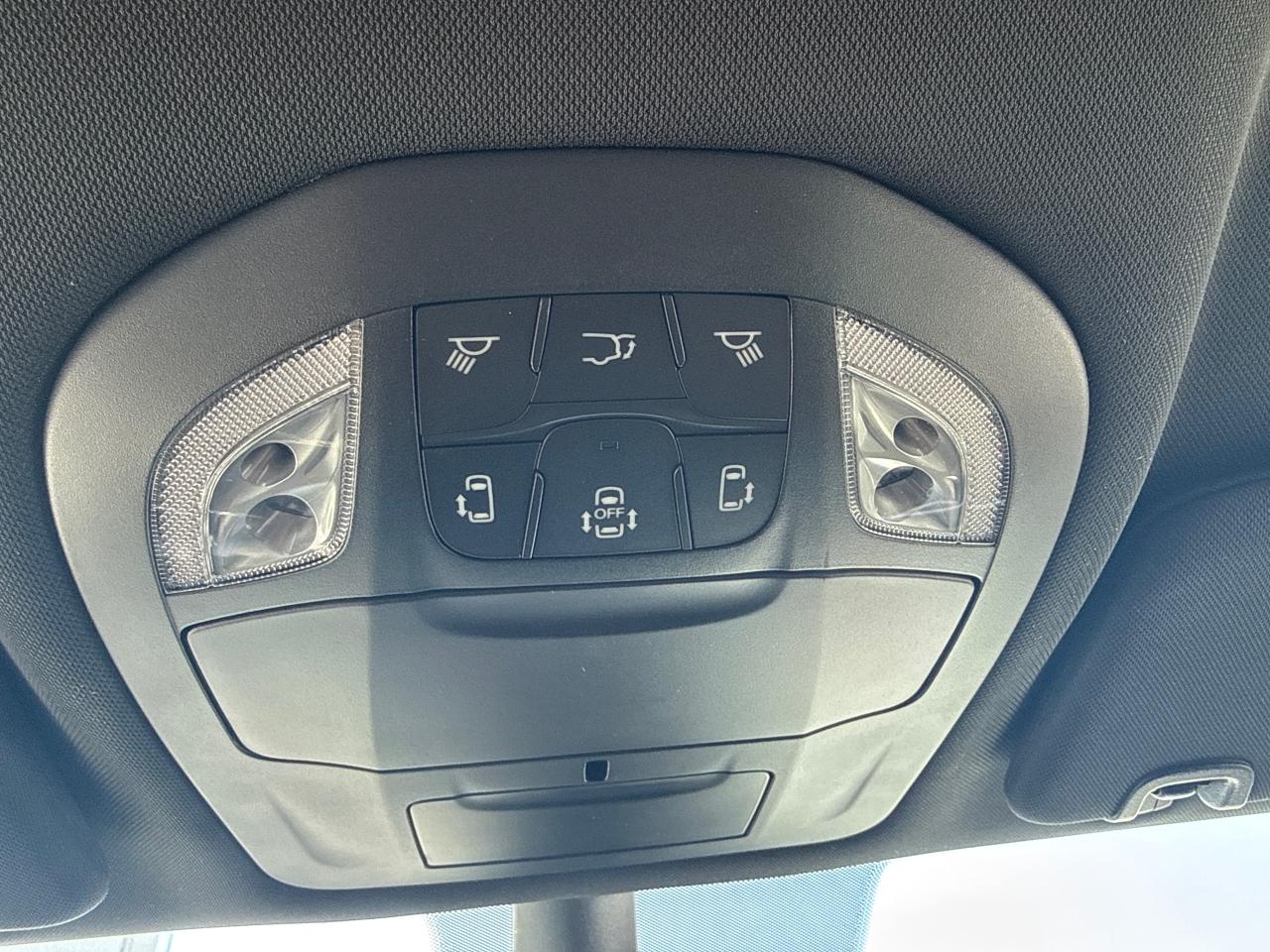 2026 Chrysler Pacifica Select All-Wheel Drive Passenger Van Photo