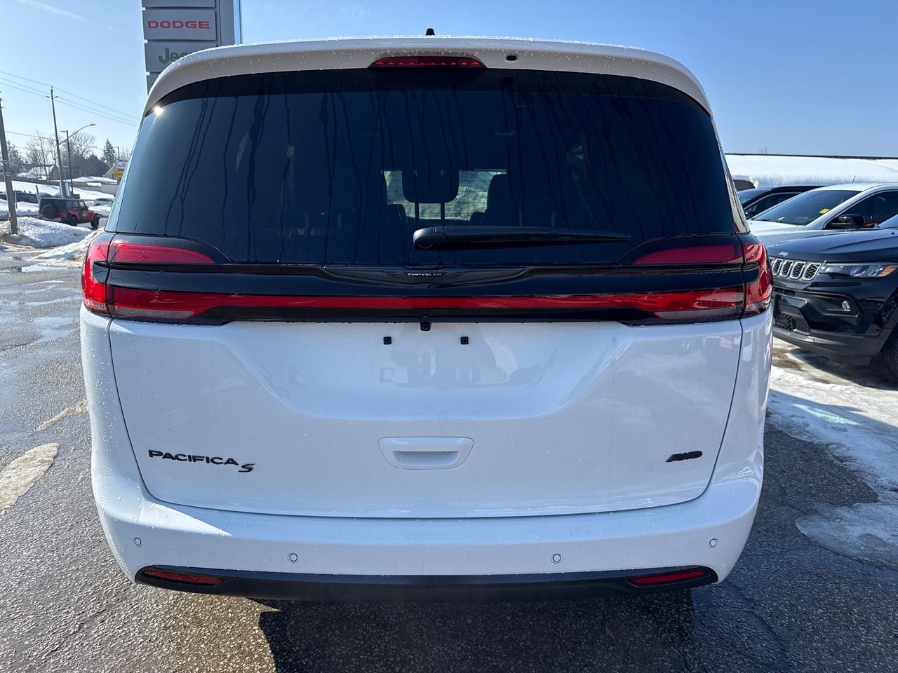 2026 Chrysler Pacifica Select All-Wheel Drive Passenger Van Photo