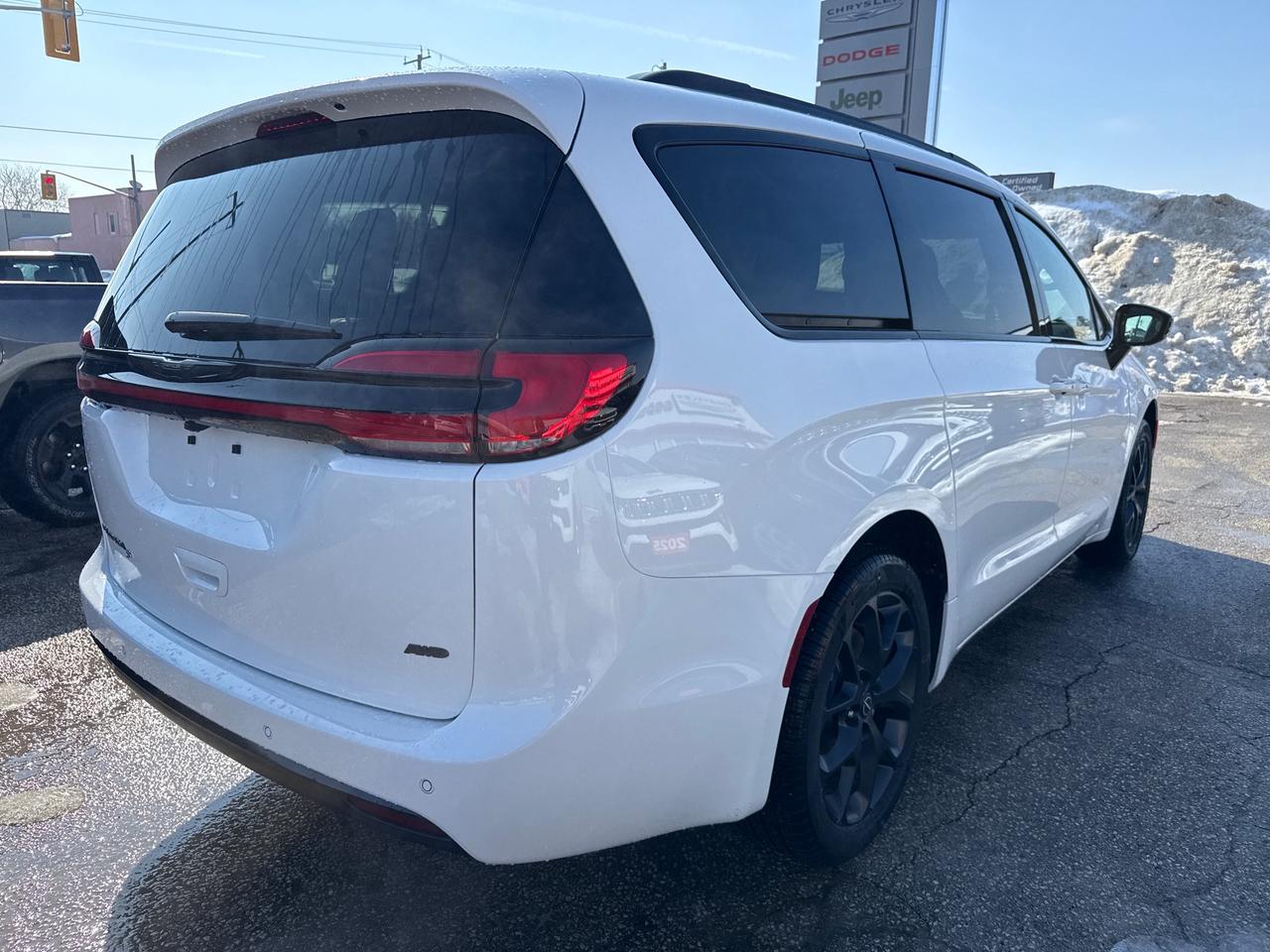 2026 Chrysler Pacifica Select All-Wheel Drive Passenger Van Photo