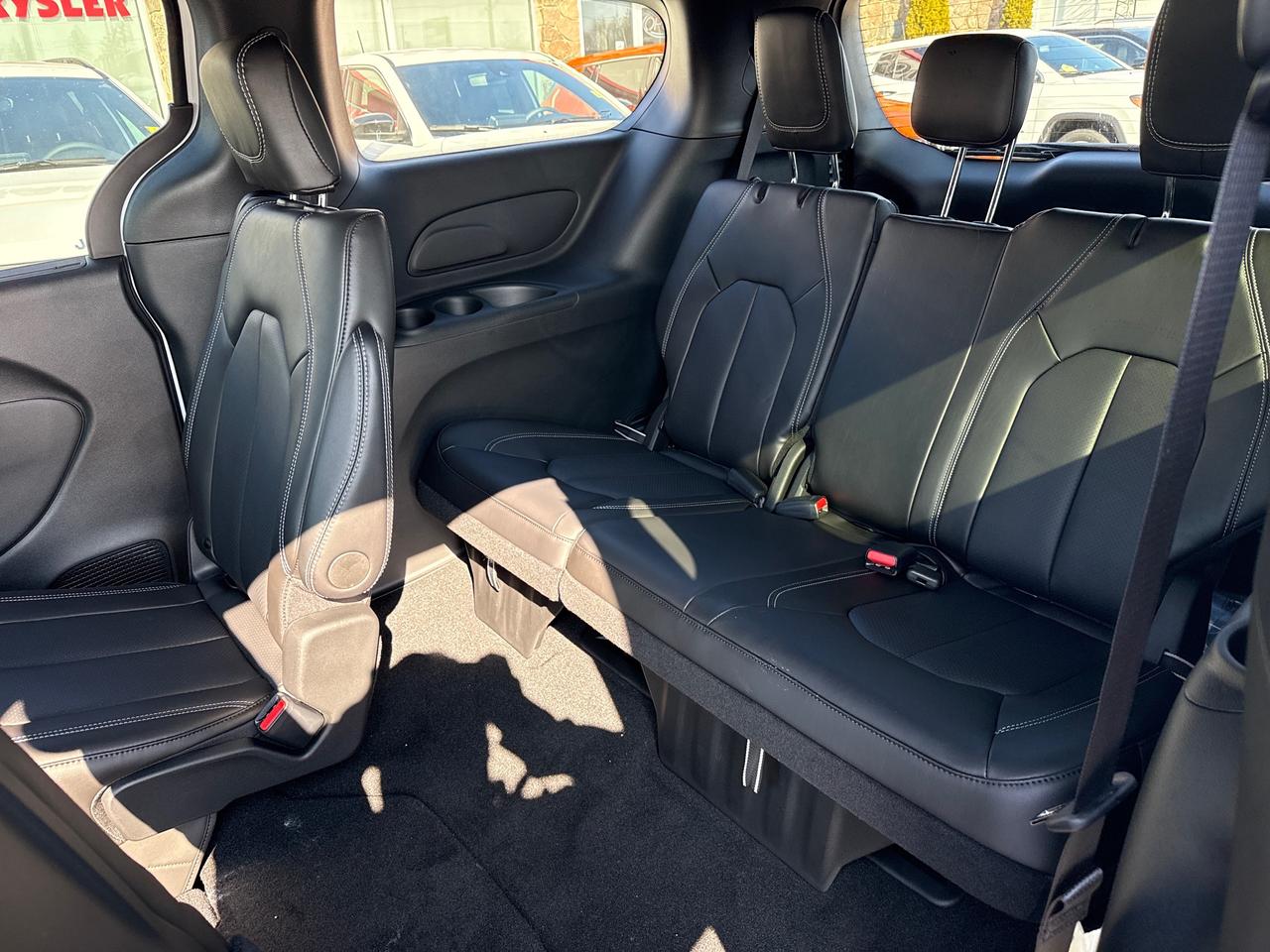 2026 Chrysler Pacifica Select All-Wheel Drive Passenger Van Photo