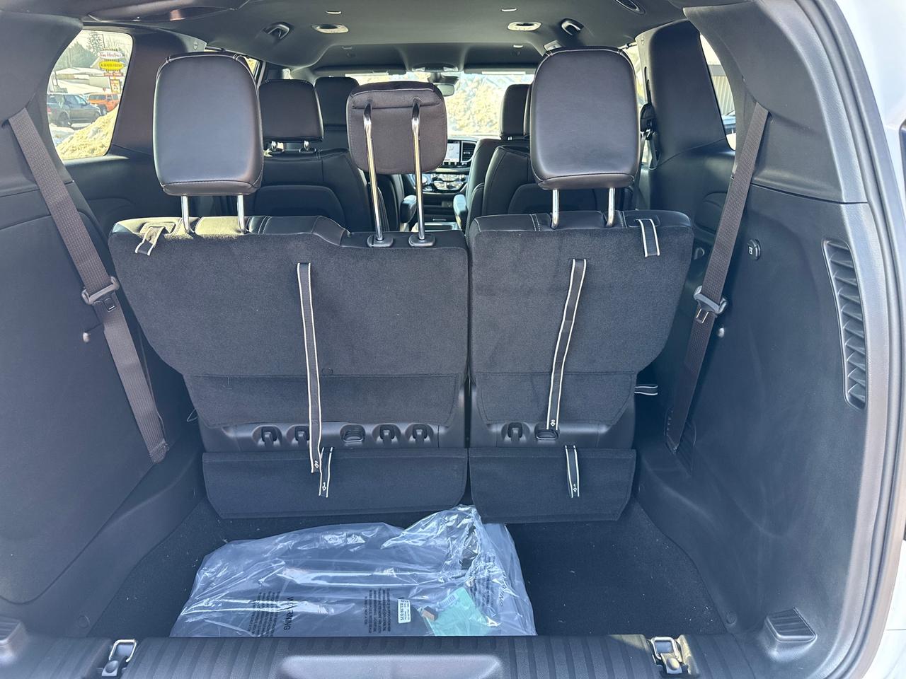 2026 Chrysler Pacifica Select All-Wheel Drive Passenger Van Photo