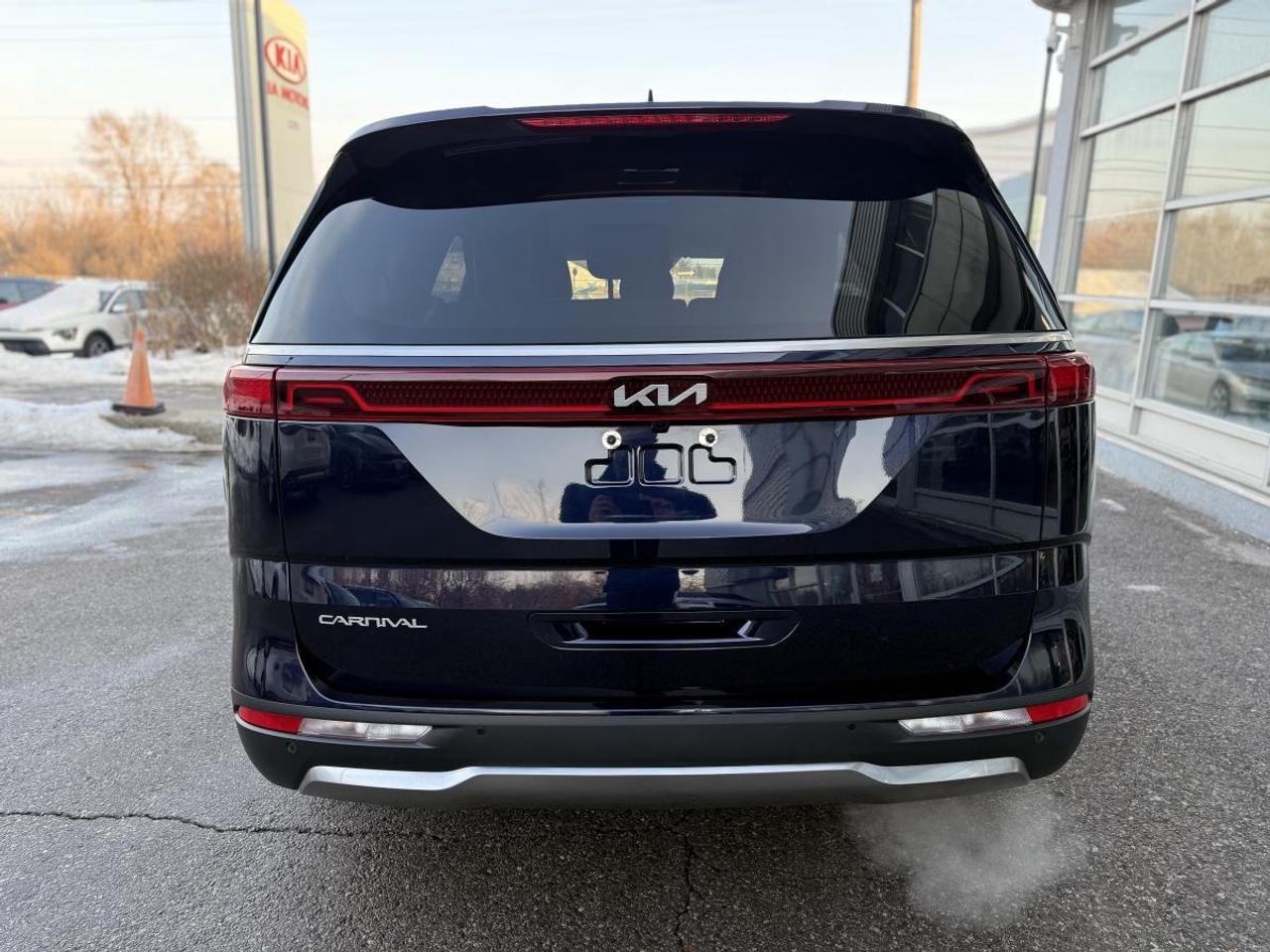 2023 Kia Carnival EX FWD Photo4