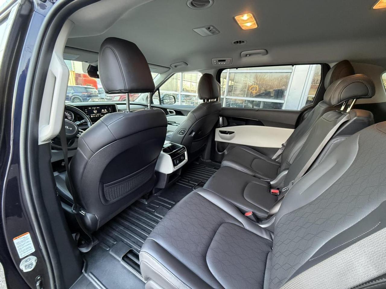 2023 Kia Carnival EX FWD Photo