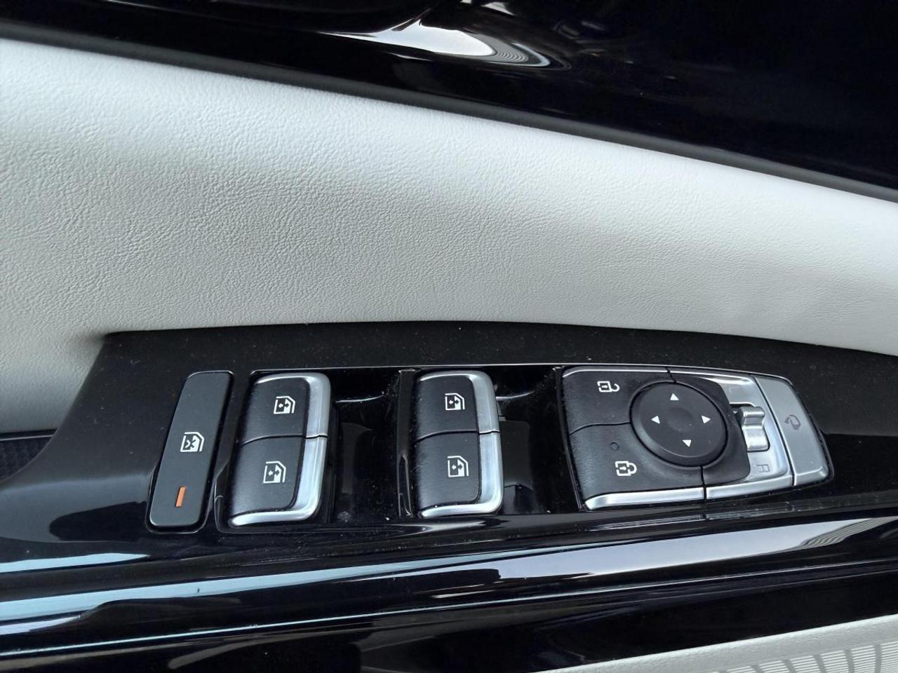 2023 Kia Carnival EX FWD Photo