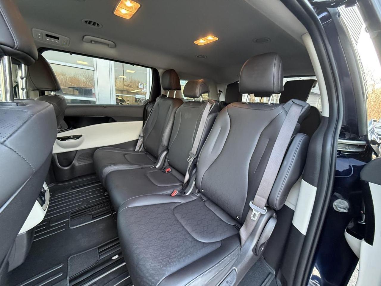 2023 Kia Carnival EX FWD Photo