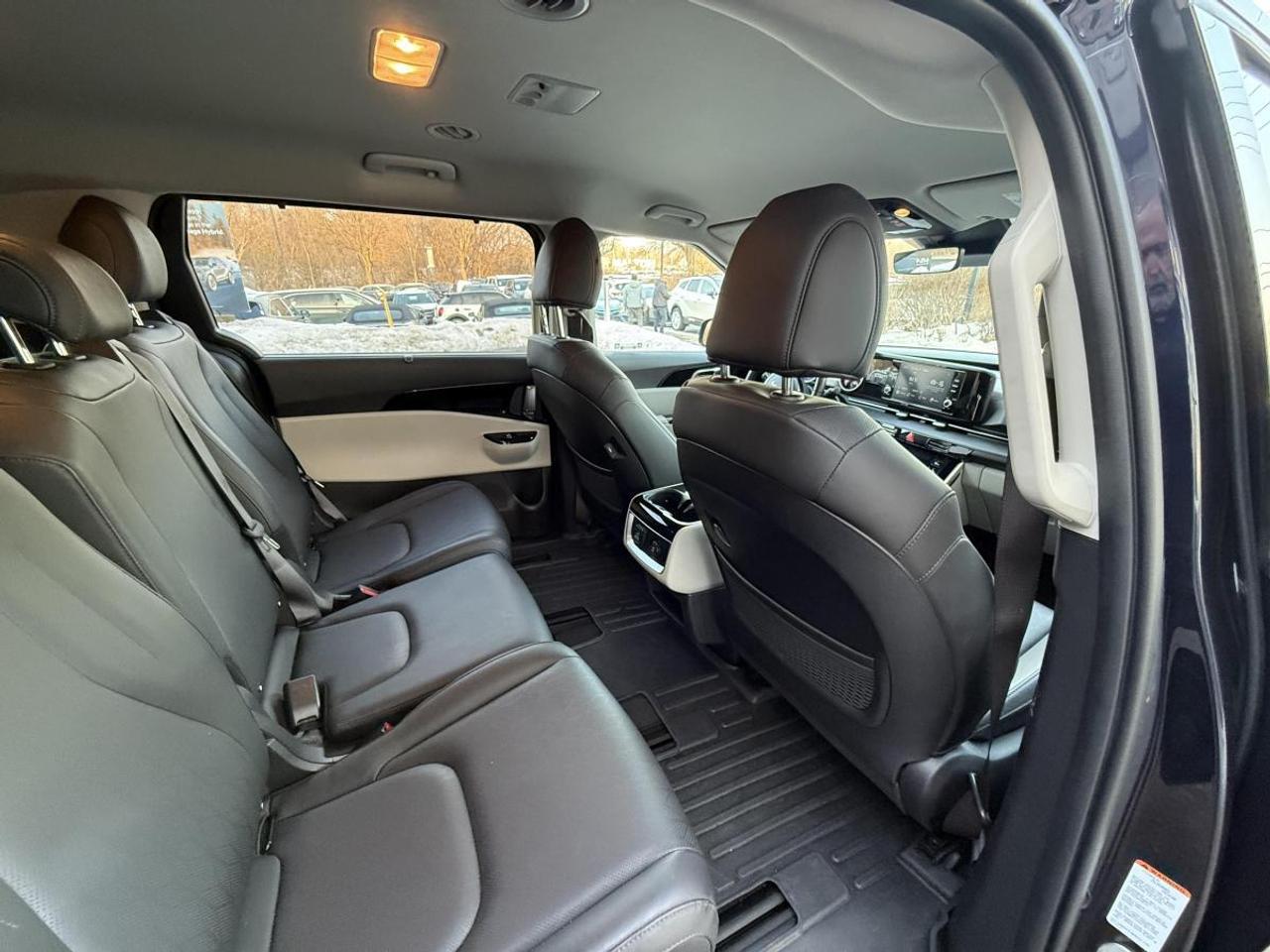 2023 Kia Carnival EX FWD Photo