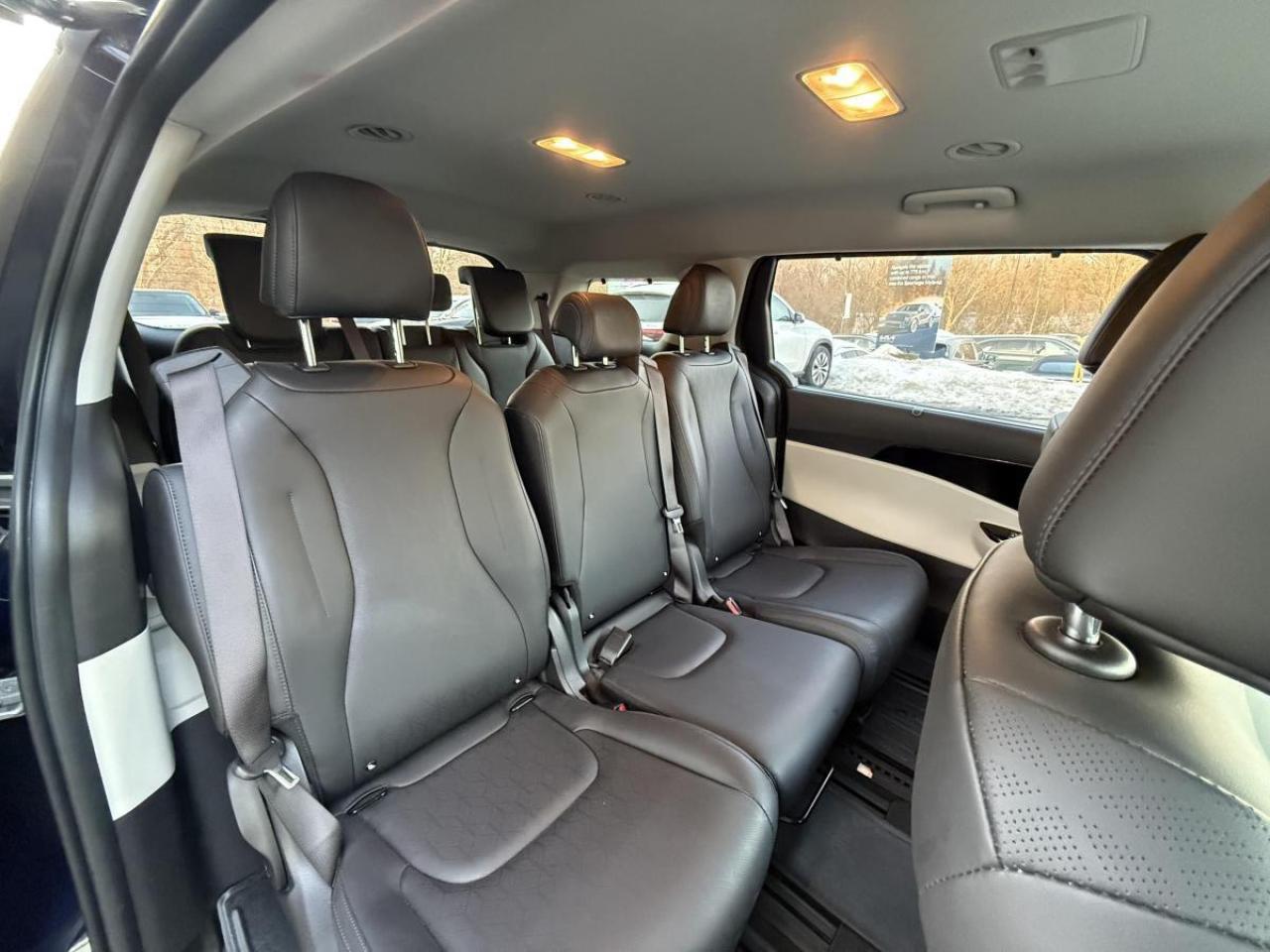 2023 Kia Carnival EX FWD Photo