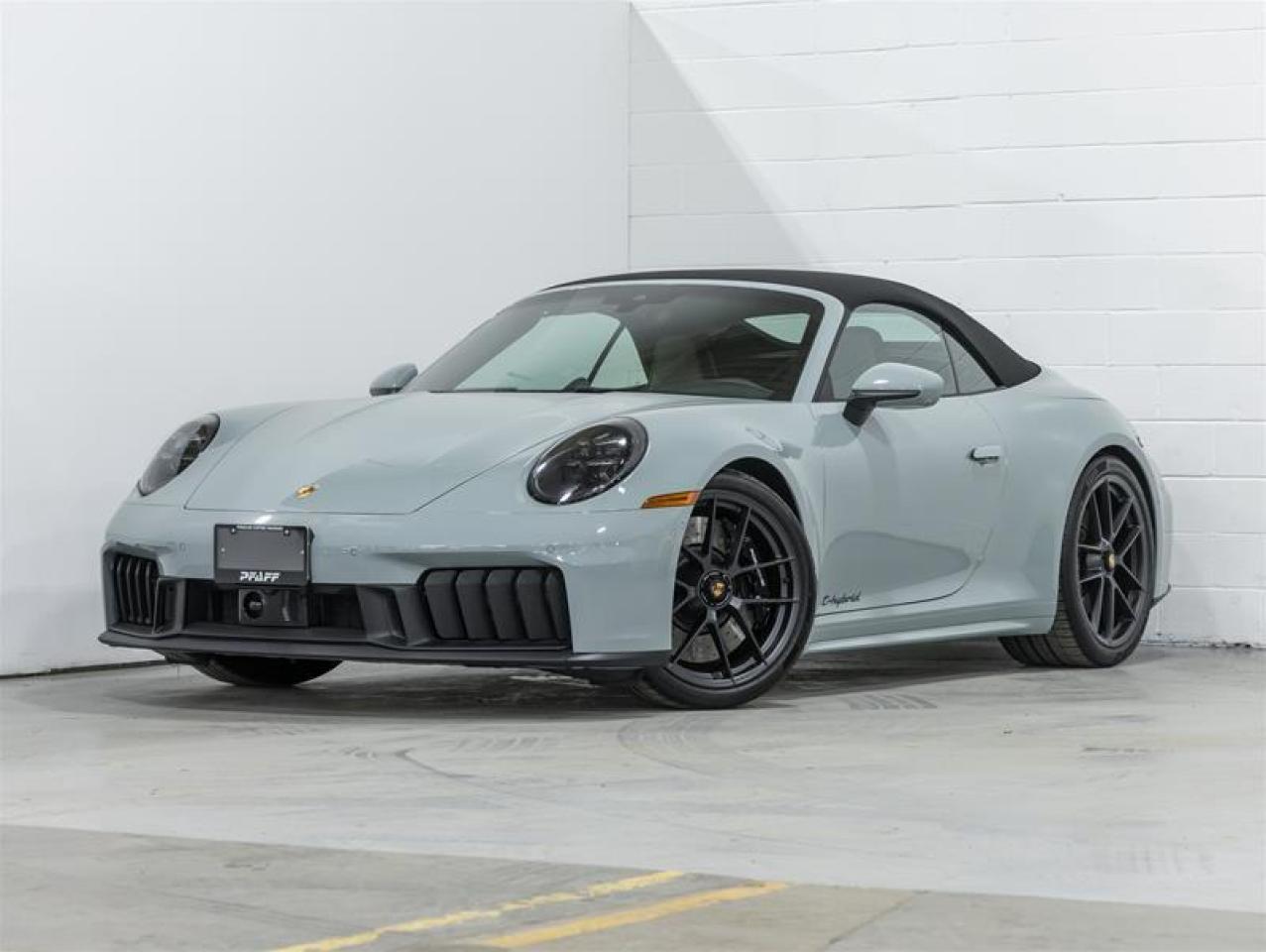 2025 Porsche 911  Photo0