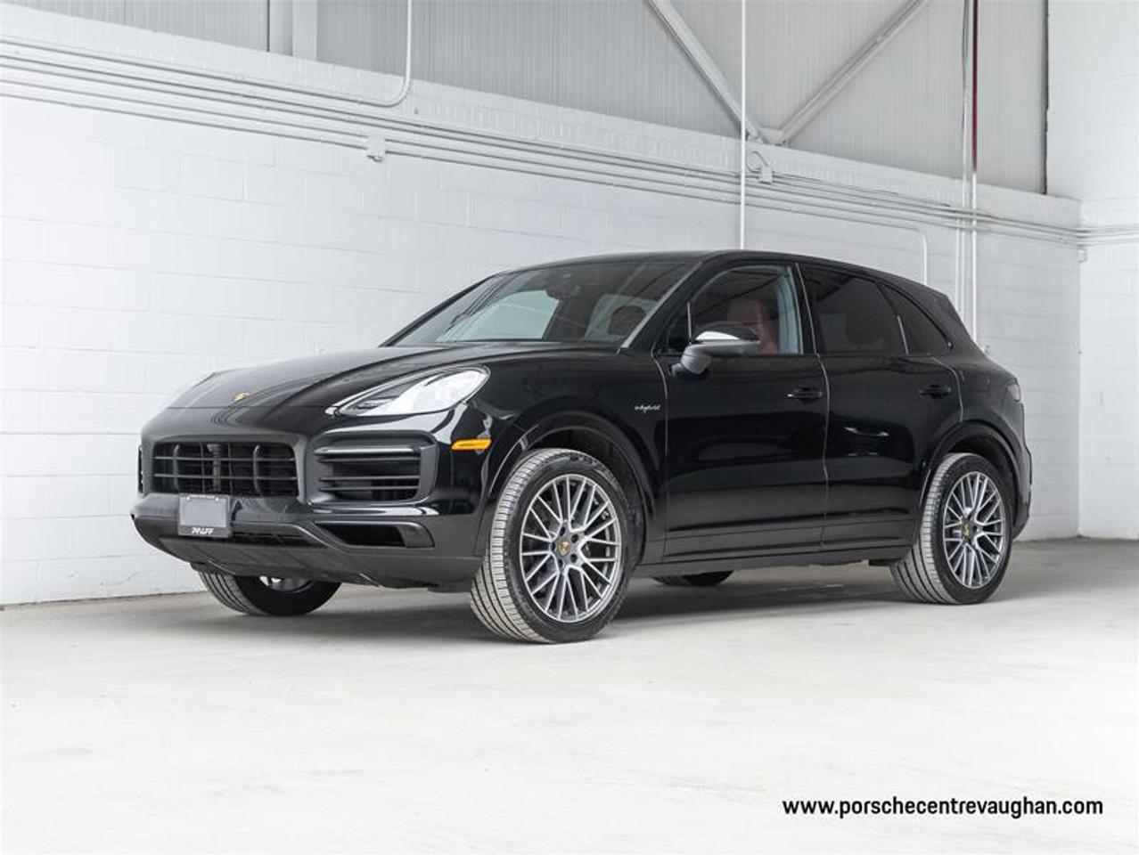 2023 Porsche Cayenne e-Hybrid  Photo0