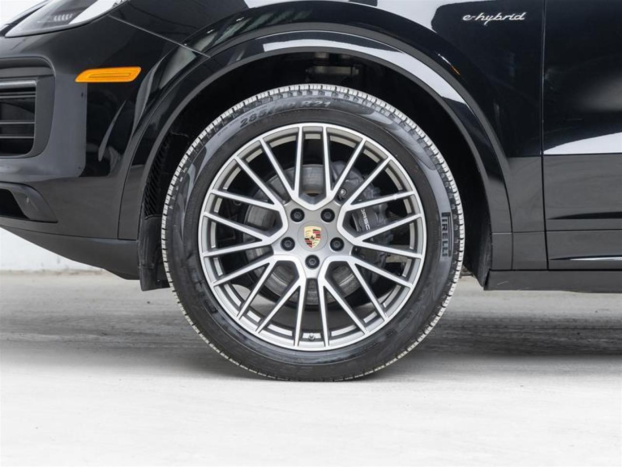 2023 Porsche Cayenne e-Hybrid  Photo