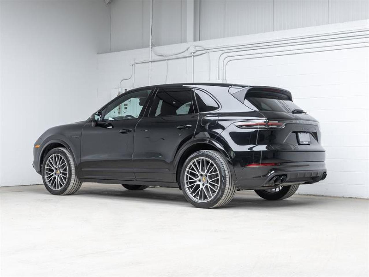 2023 Porsche Cayenne e-Hybrid  Photo