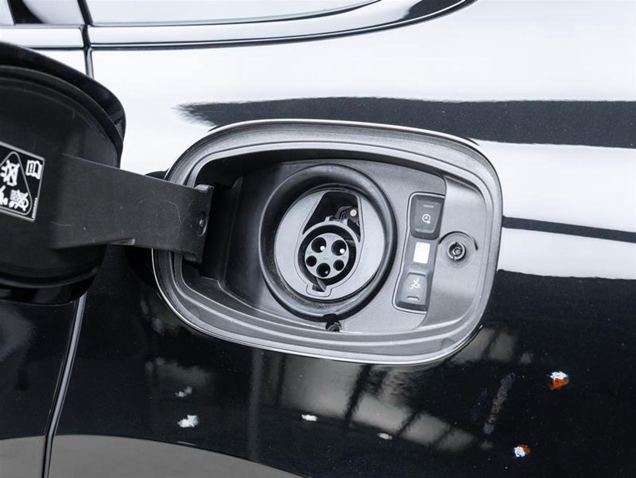 2023 Porsche Cayenne e-Hybrid  Photo