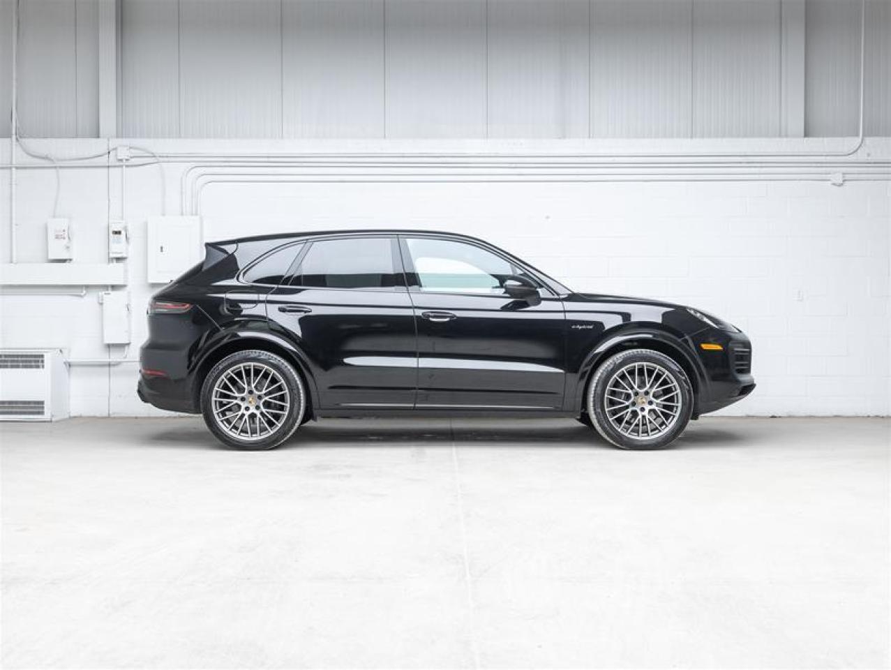 2023 Porsche Cayenne e-Hybrid  Photo
