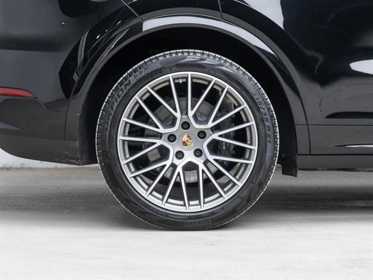 2023 Porsche Cayenne e-Hybrid  Photo