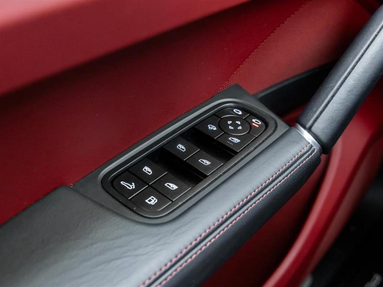 2023 Porsche Cayenne e-Hybrid  Photo