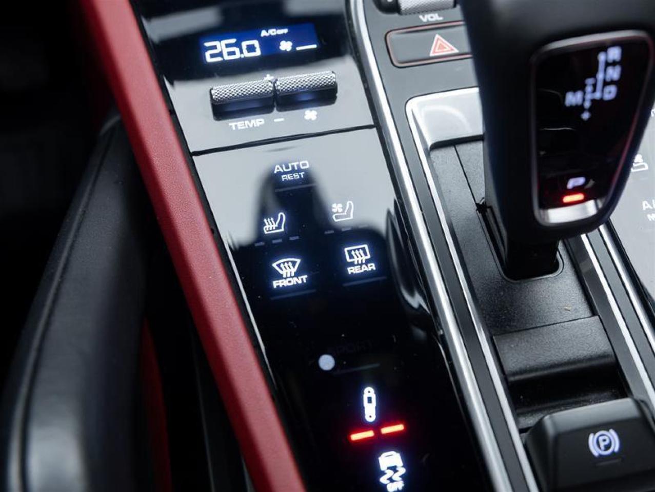 2023 Porsche Cayenne e-Hybrid  Photo