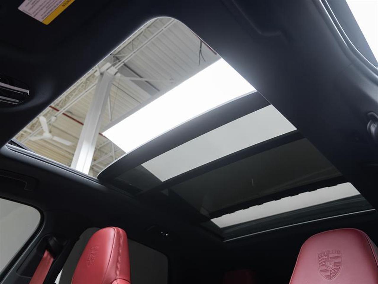 2023 Porsche Cayenne e-Hybrid  Photo