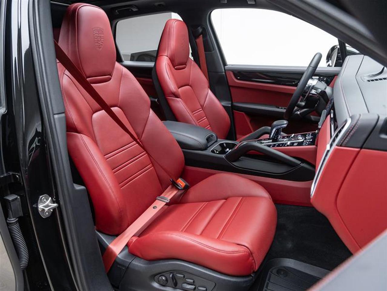 2023 Porsche Cayenne e-Hybrid  Photo