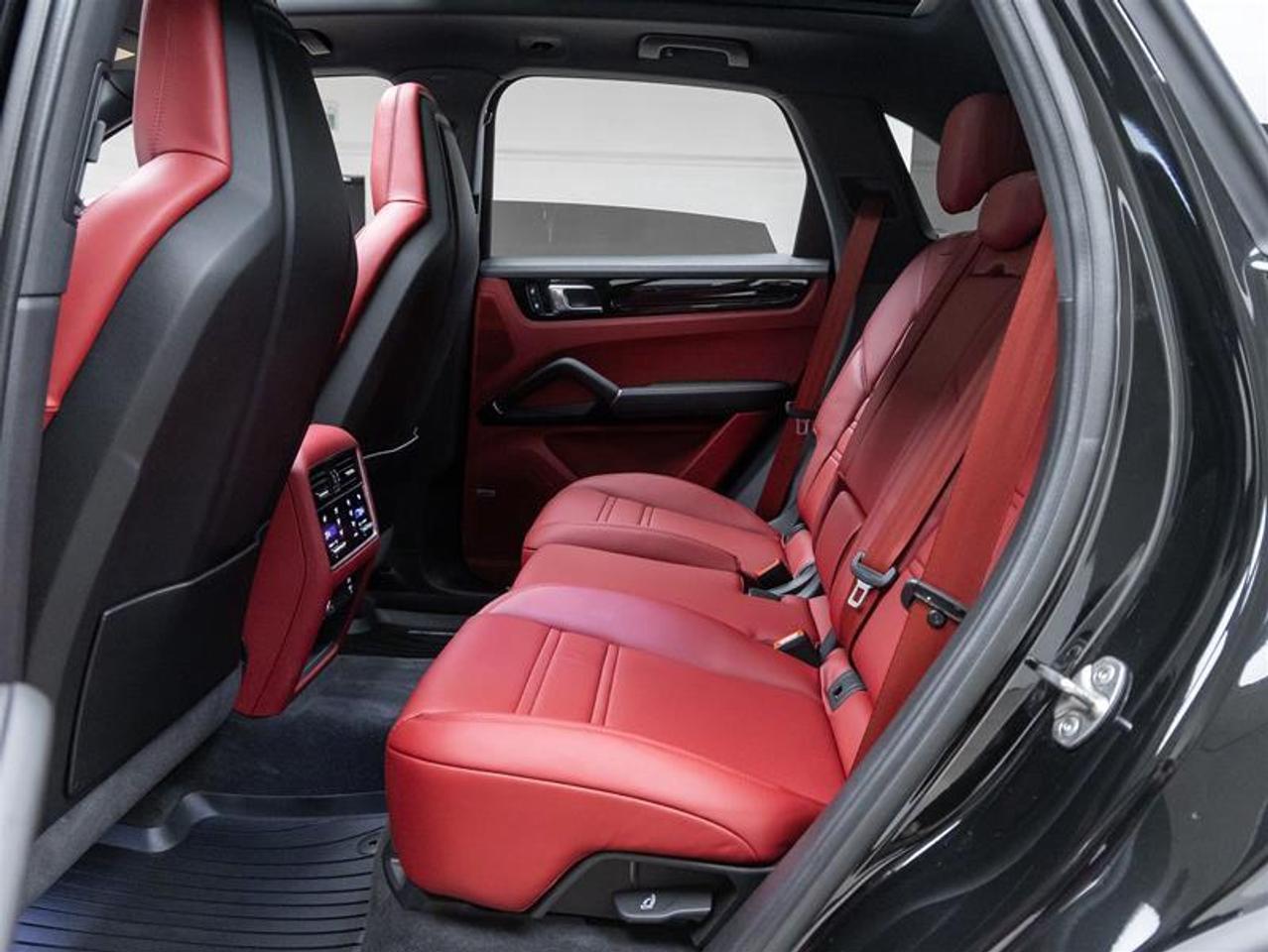 2023 Porsche Cayenne e-Hybrid  Photo