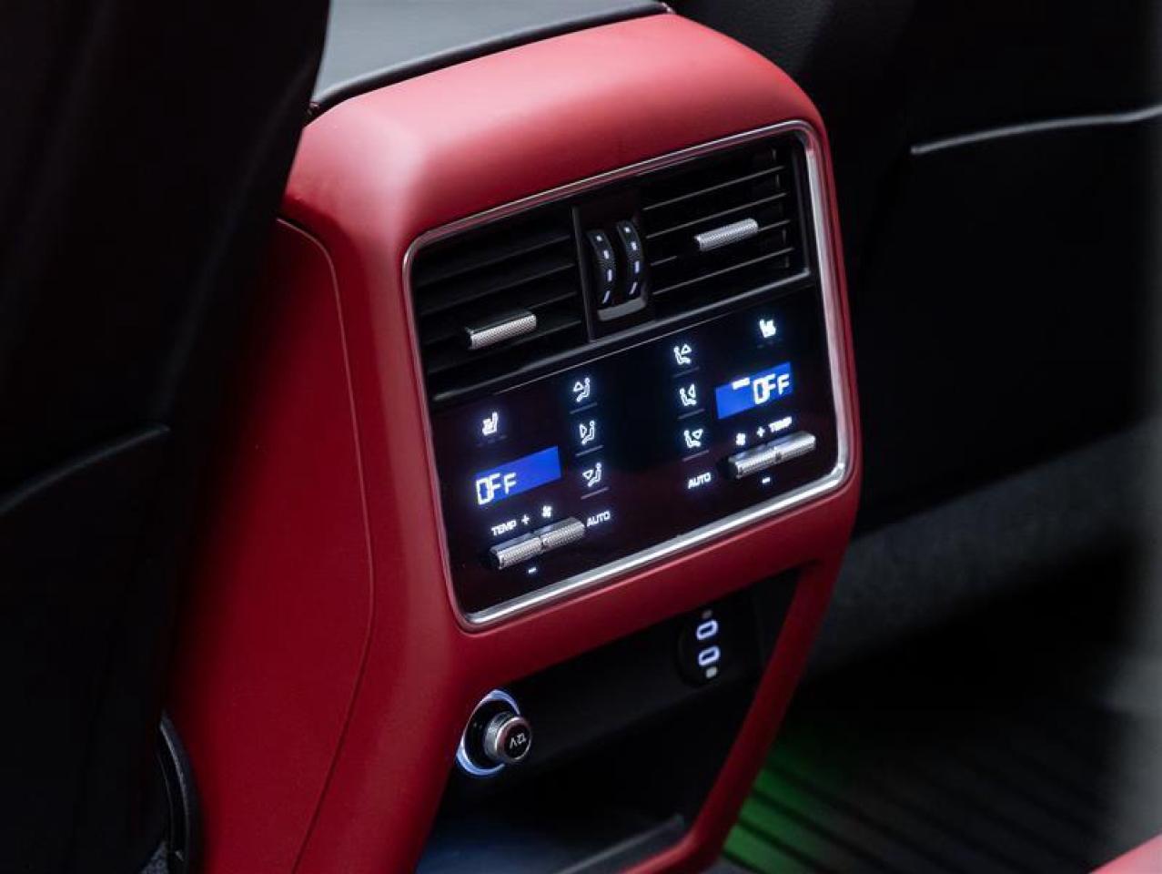 2023 Porsche Cayenne e-Hybrid  Photo