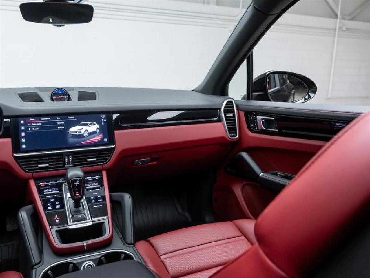 2023 Porsche Cayenne e-Hybrid  Photo