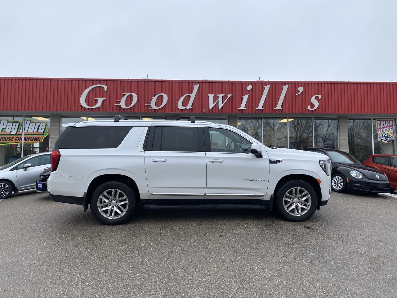 2023 GMC Yukon XL SLT, 7 PASS, SUNROOF, REMOTE START, LEATHER! Photo