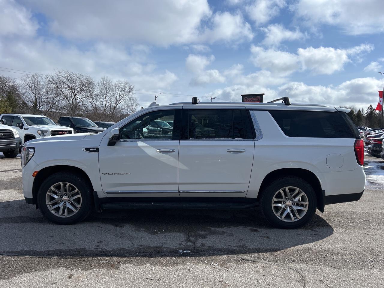 2023 GMC Yukon XL SLT, 7 PASS, SUNROOF, REMOTE START, LEATHER! Photo4