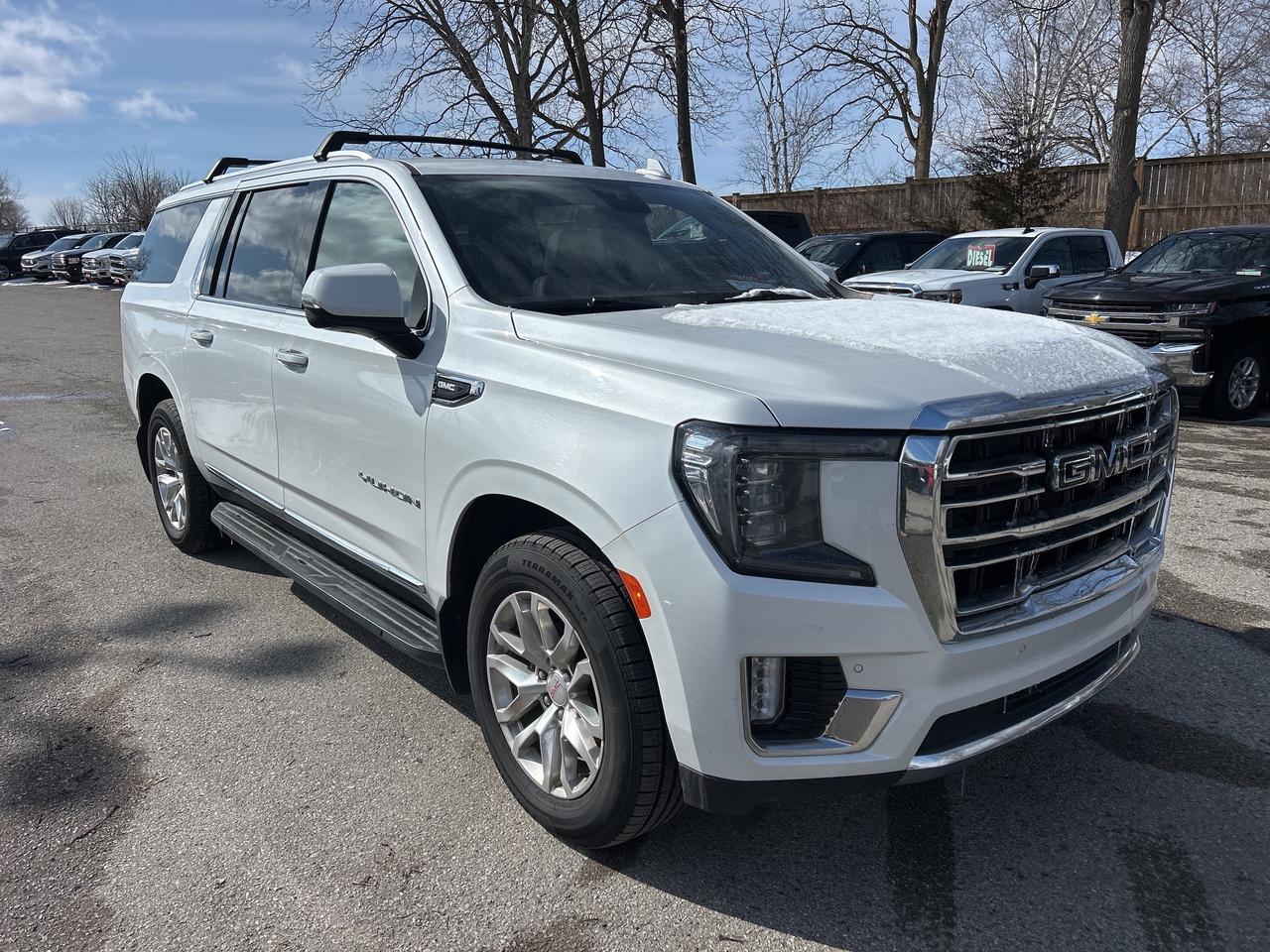 2023 GMC Yukon XL SLT, 7 PASS, SUNROOF, REMOTE START, LEATHER! Photo