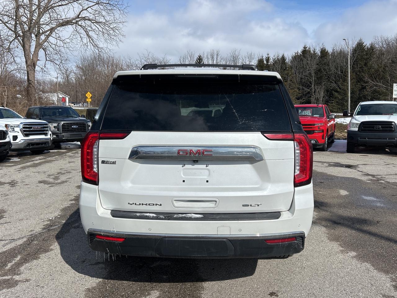 2023 GMC Yukon XL SLT, 7 PASS, SUNROOF, REMOTE START, LEATHER! Photo