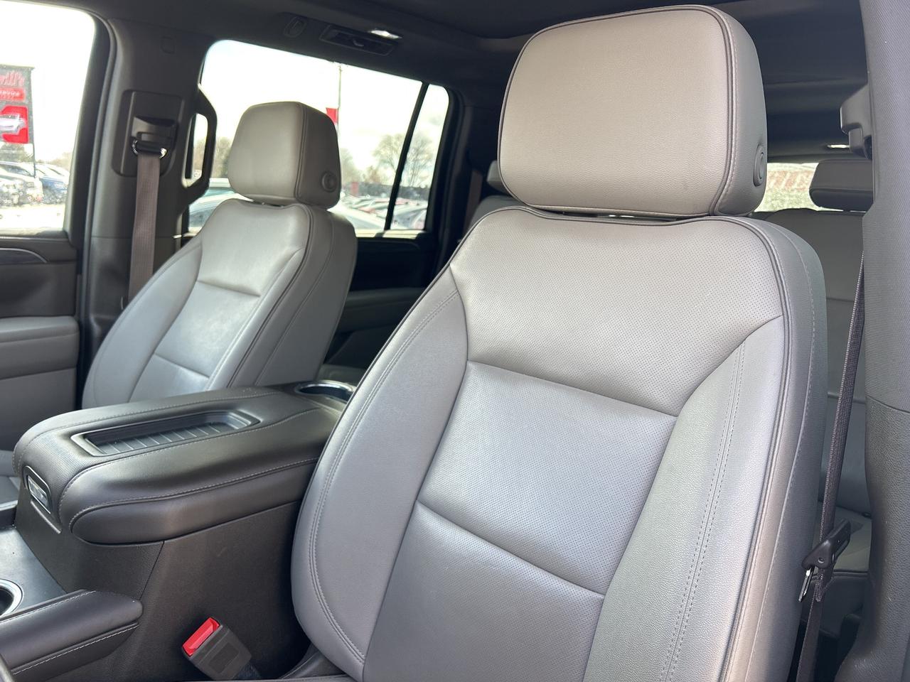 2023 GMC Yukon XL SLT, 7 PASS, SUNROOF, REMOTE START, LEATHER! Photo