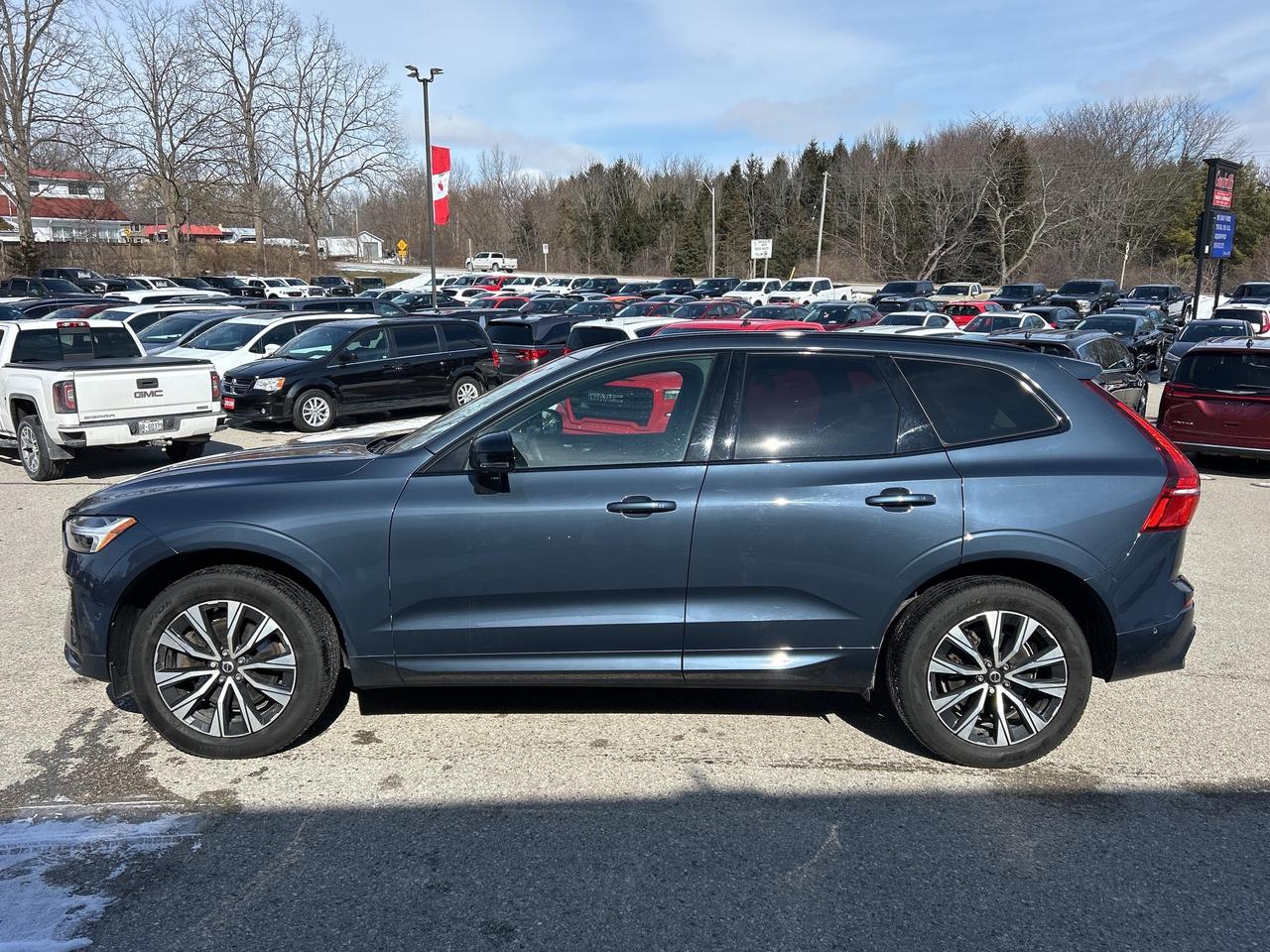 2023 Volvo XC60 PLUS DARK THEME, MILD HYBRID, SUNROOF! Photo