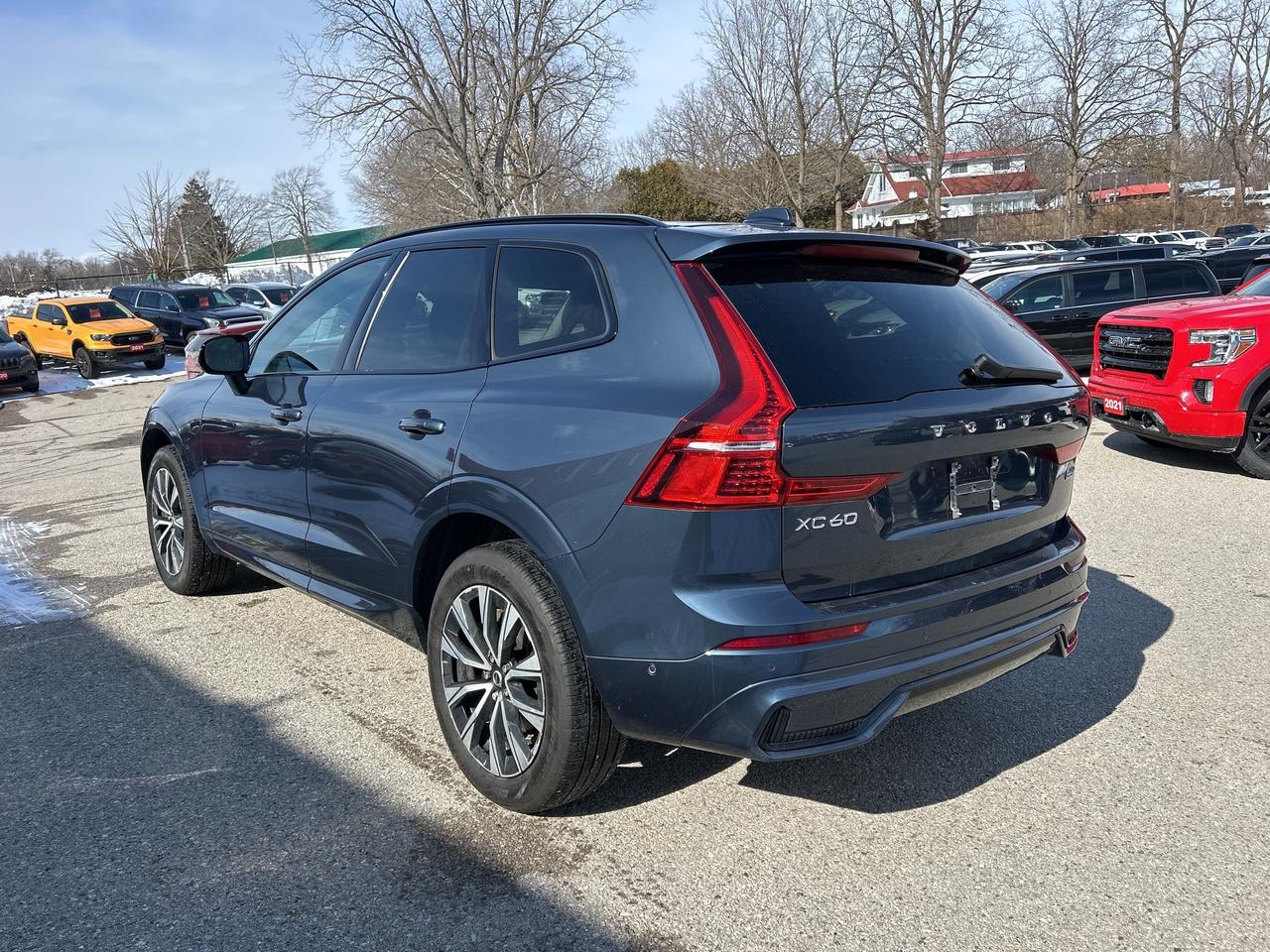 2023 Volvo XC60 PLUS DARK THEME, MILD HYBRID, SUNROOF! Photo