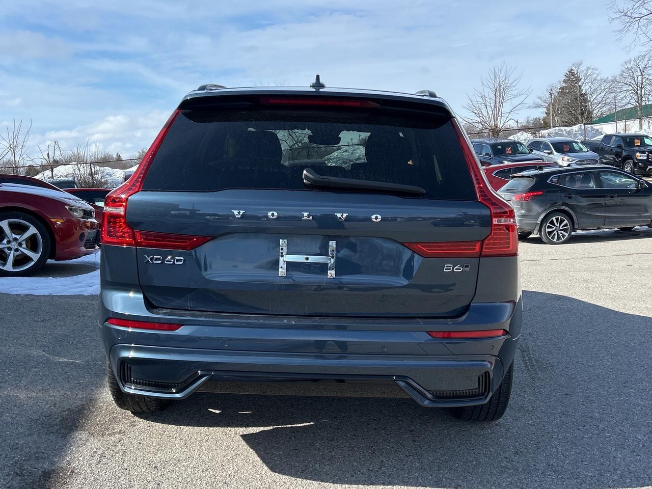 2023 Volvo XC60 PLUS DARK THEME, MILD HYBRID, SUNROOF! Photo