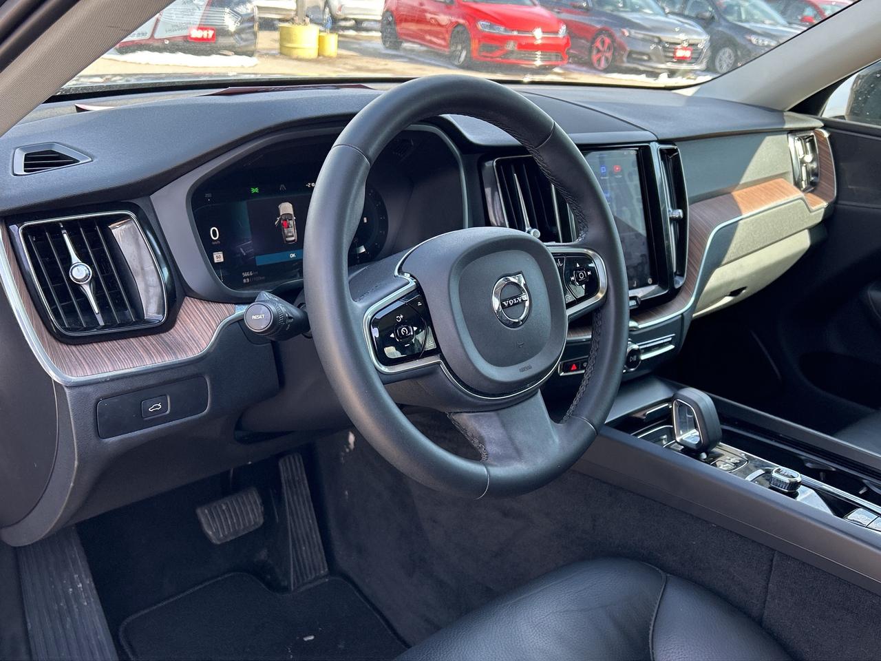 2023 Volvo XC60 PLUS DARK THEME, MILD HYBRID, SUNROOF! Photo