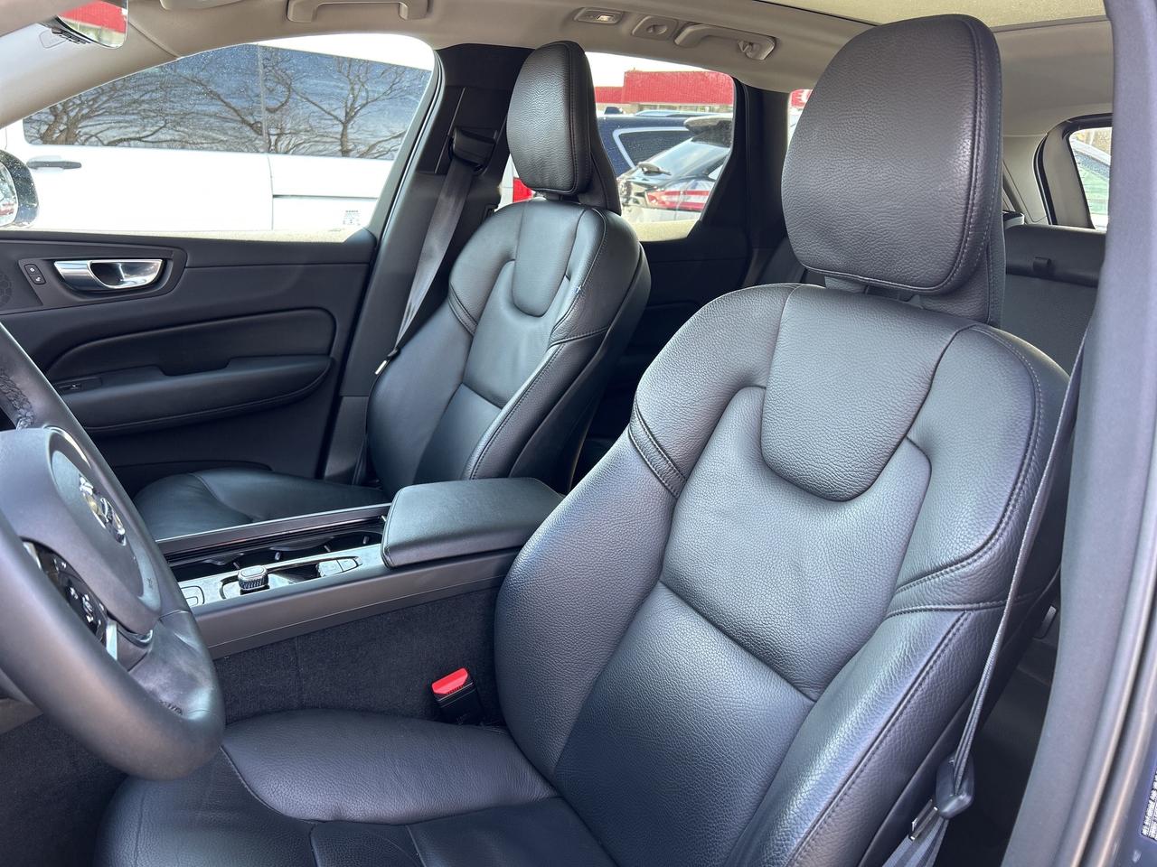 2023 Volvo XC60 PLUS DARK THEME, MILD HYBRID, SUNROOF! Photo