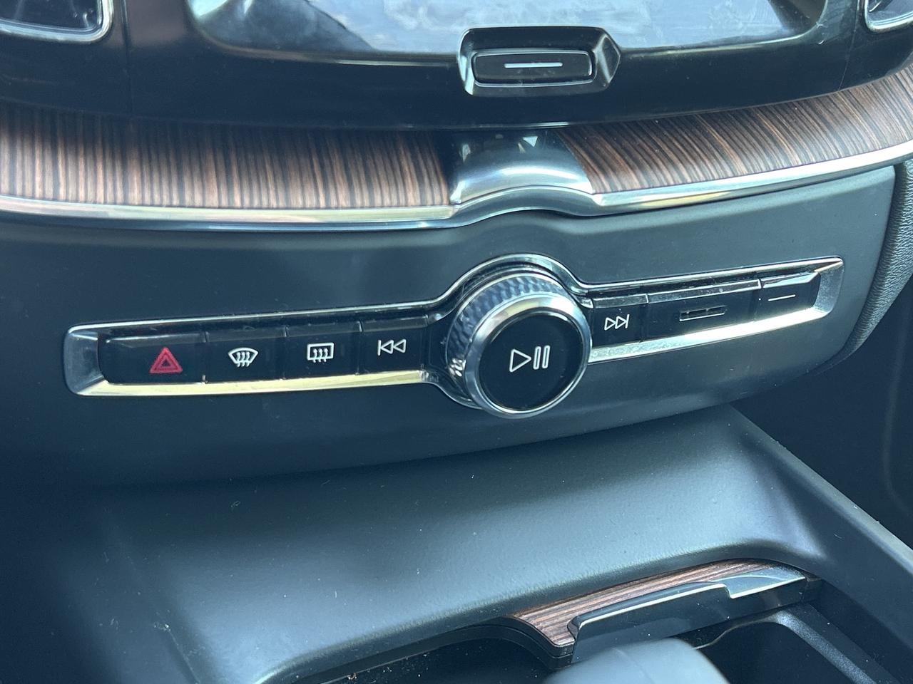 2023 Volvo XC60 PLUS DARK THEME, MILD HYBRID, SUNROOF! Photo