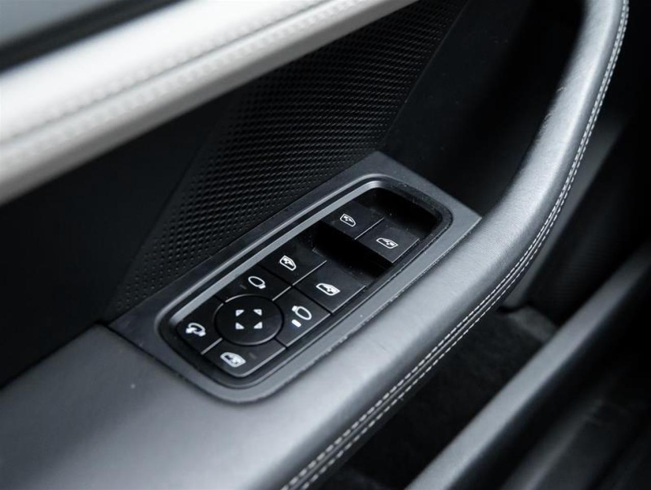 2022 Porsche Taycan  Photo