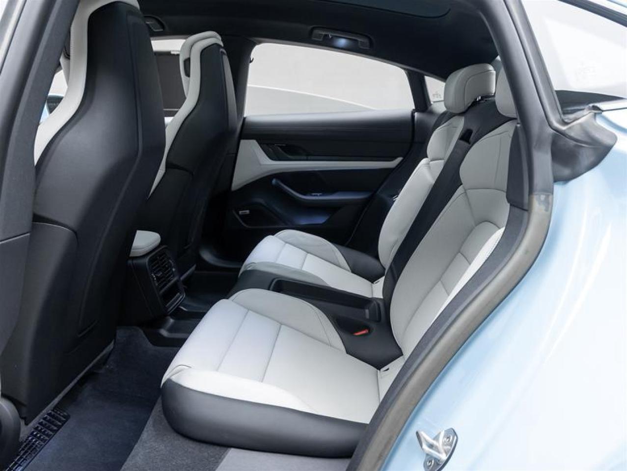 2022 Porsche Taycan  Photo