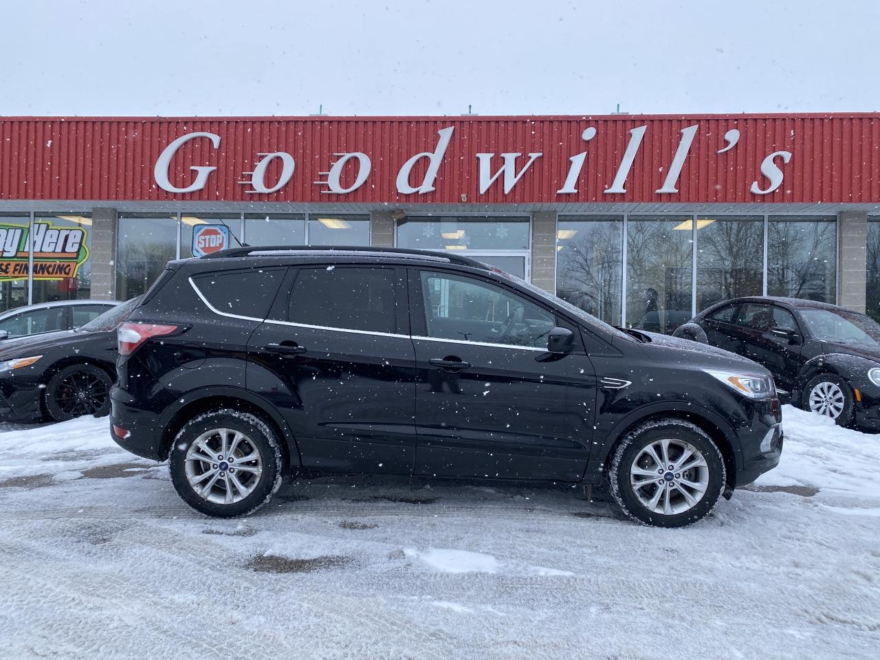 2018 Ford Escape SEL, AWD, HEATED LEATHER, BACK UP CAMERA! Photo